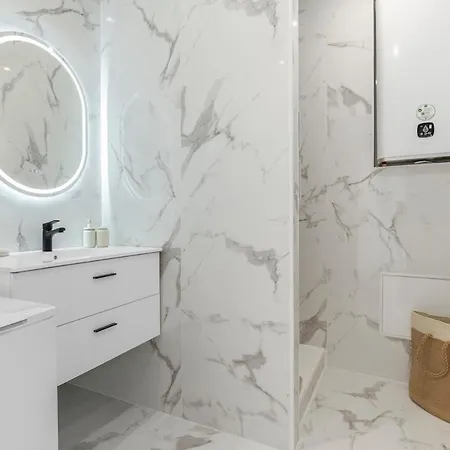 Roumanille - Superbe Rénové Proche Plages Et Palais Appartement